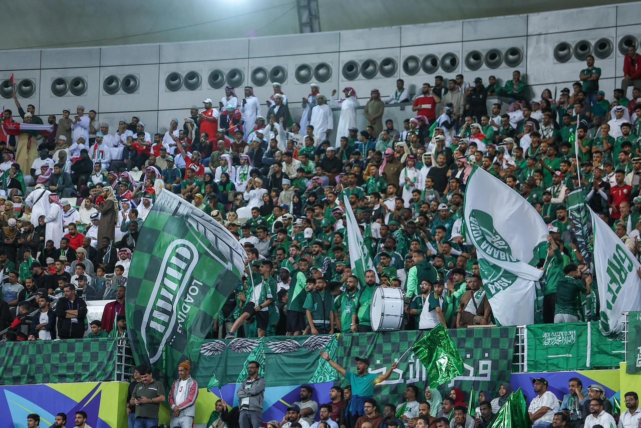 أعلام المشجعين والملاعب