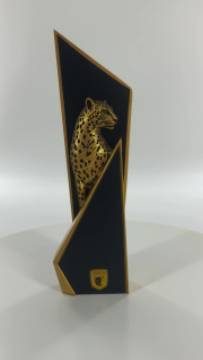 المجسمات الرياضية والميداليات